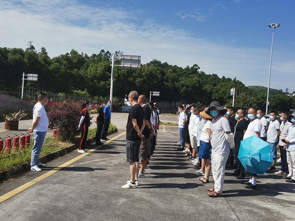 万通驾校开展消防应急演练活动，传递保险驾培精神