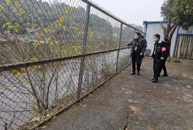 万通驾校全体教职员工向全县人民拜年啦！