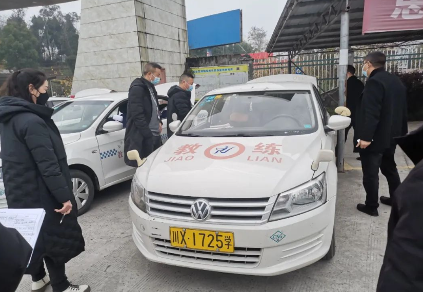 万通驾校全体教职员工向全县人民拜年啦！
