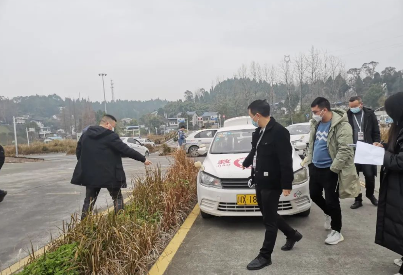 万通驾校全体教职员工向全县人民拜年啦！